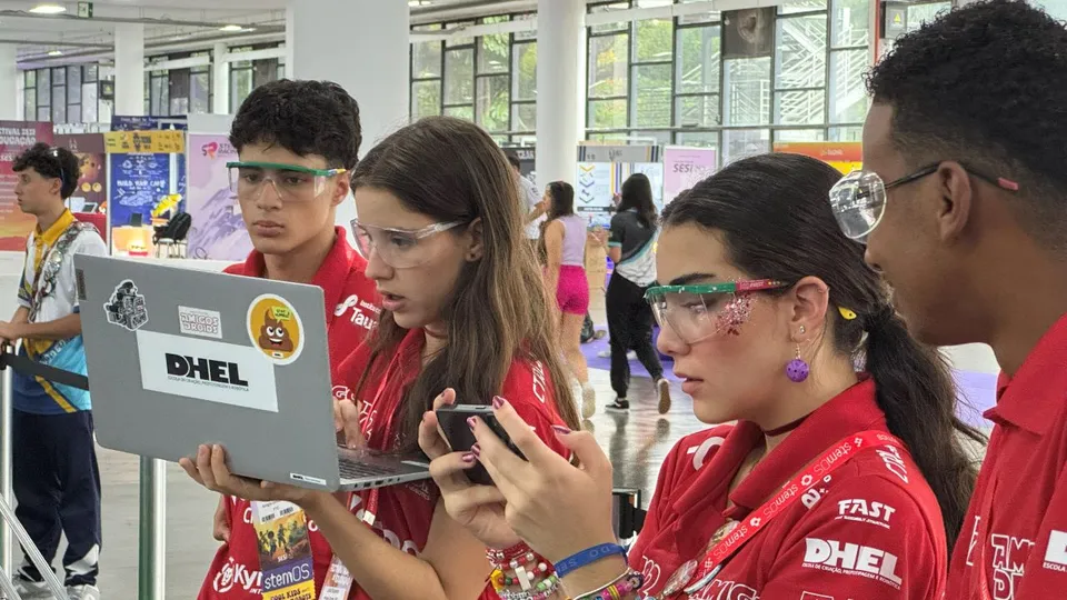 De aluna do curso Mini aos 5 anos ao Leadership Award: a jornada da Sofia na robótica