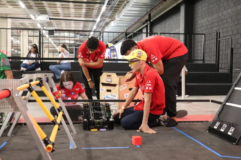 Campeões de robótica na categoria FTC!
