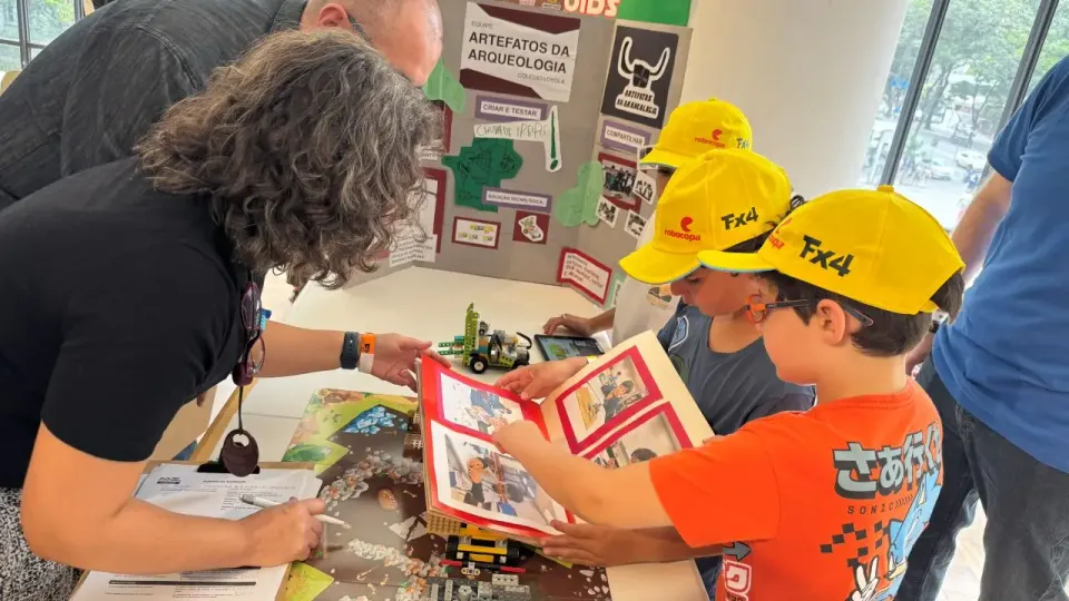 Uma jornada de descobertas: alunos da DHEL participam do FIRST LEGO League Explore no MM Gerdau