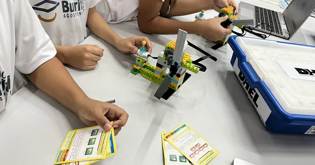 Quantos Conceitos São Necessários para Compreender um Robô?