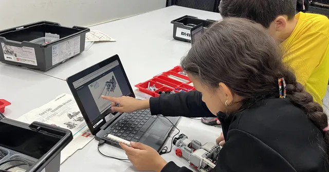 🤝 Trabalho em Equipe: Um Pilar da Robótica DHEL!