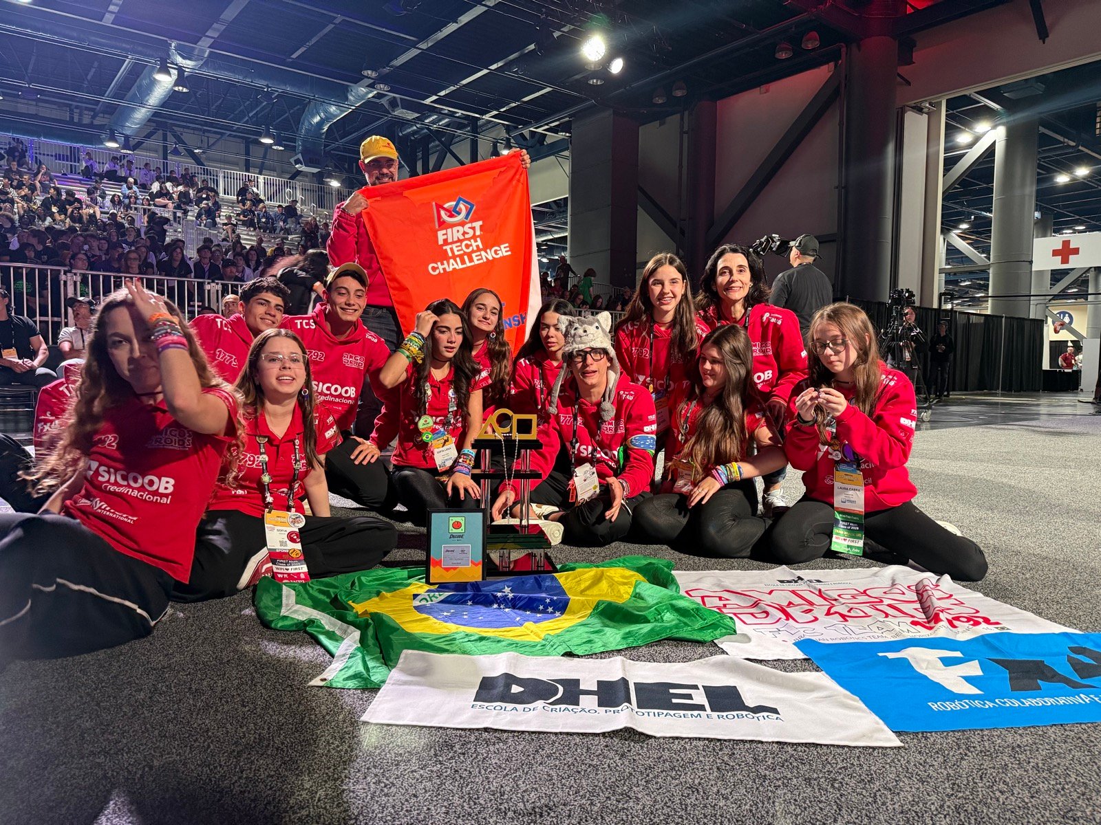 Equipe Amigos Droids em competição de robótica